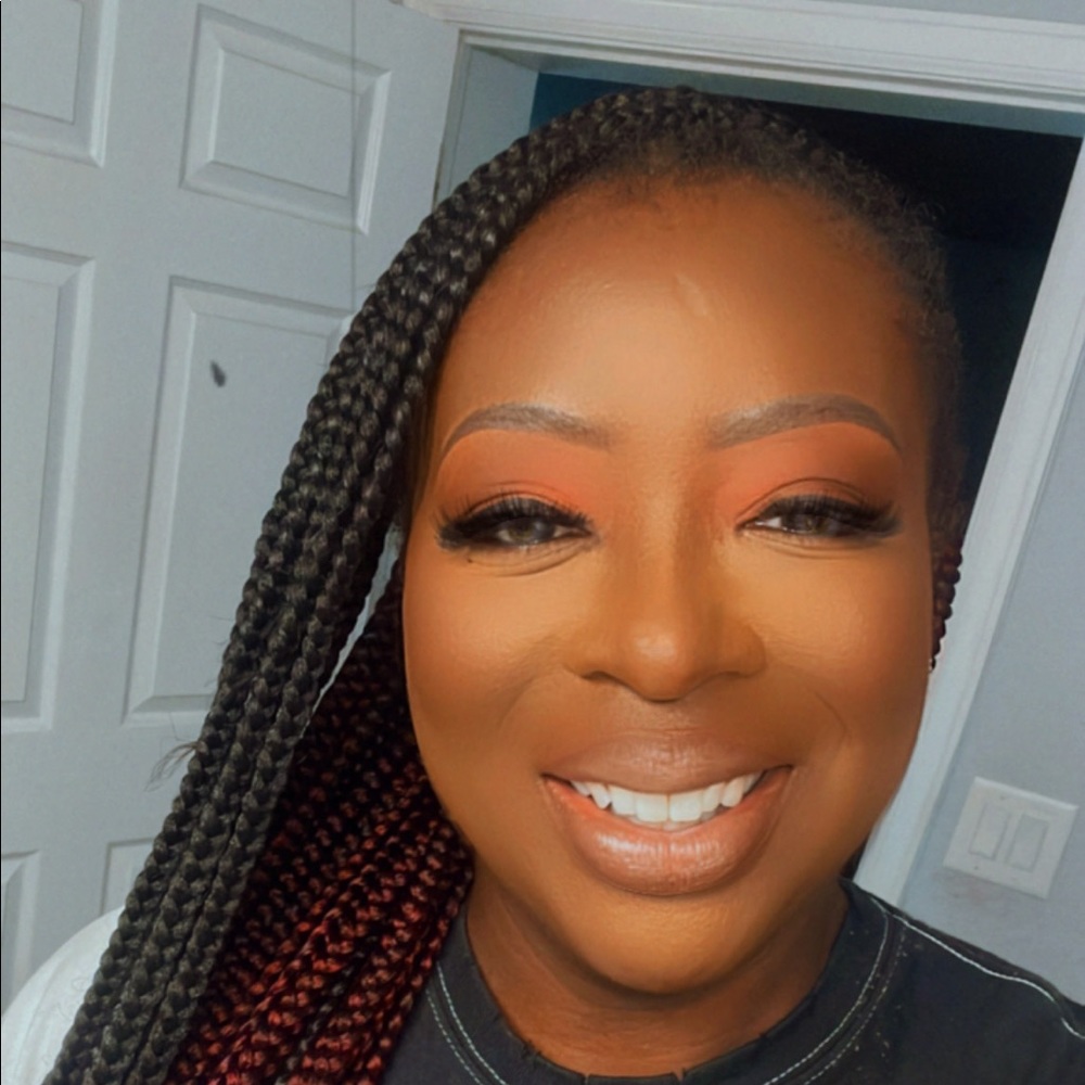 Meet your Posher, Latisha